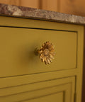 Breezy Daisy Knob