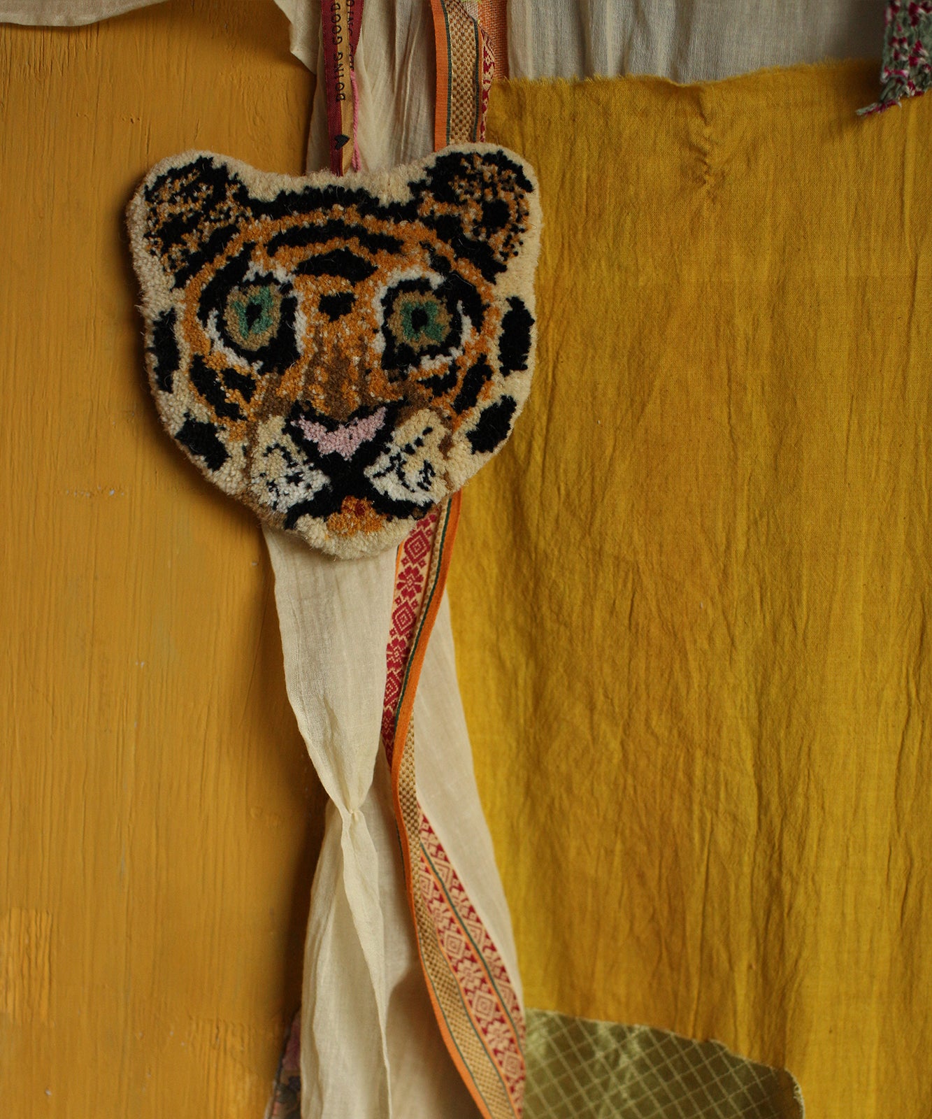 Cloudy Tiger Gift Hanger