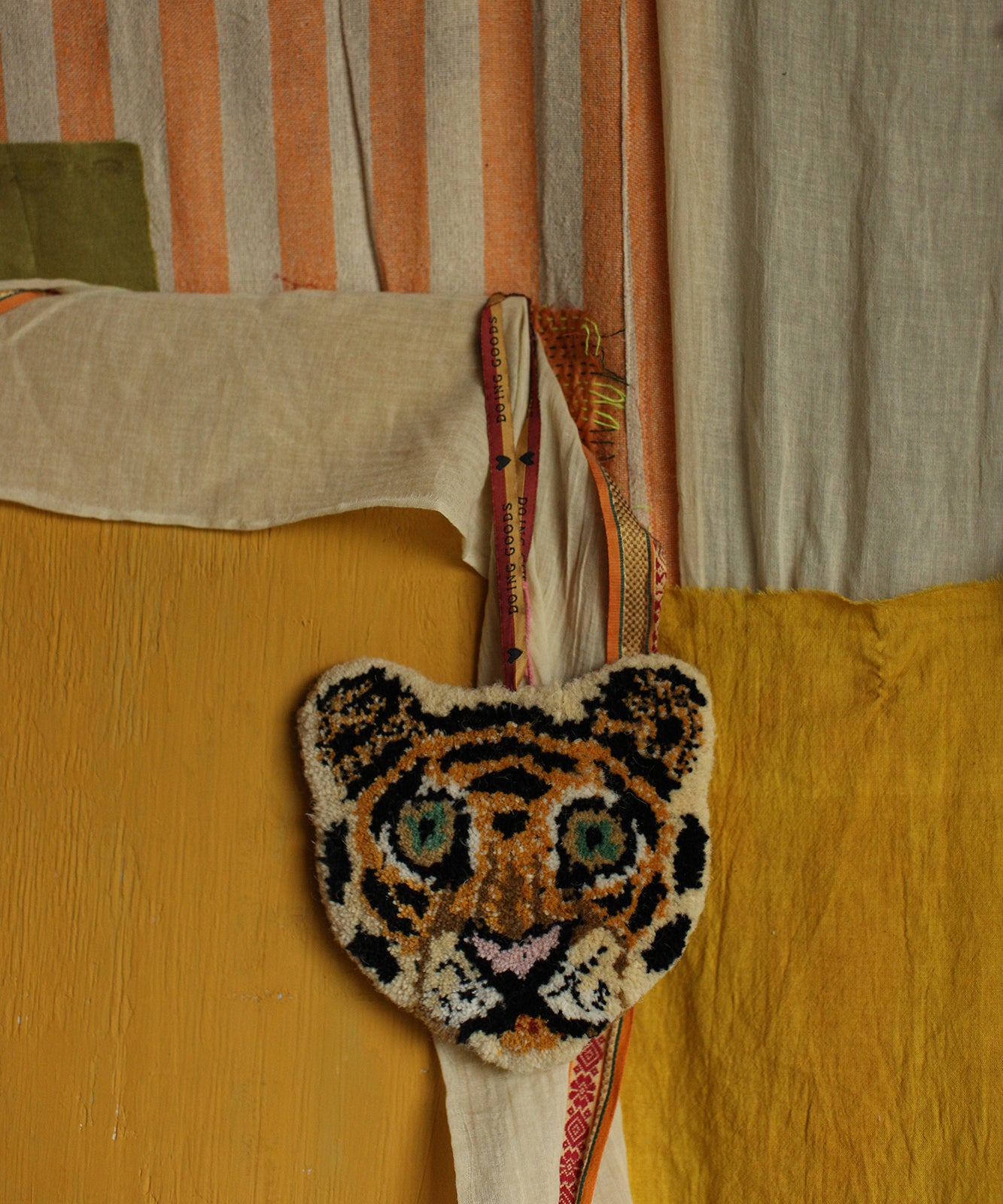 Cloudy Tiger Gift Hanger