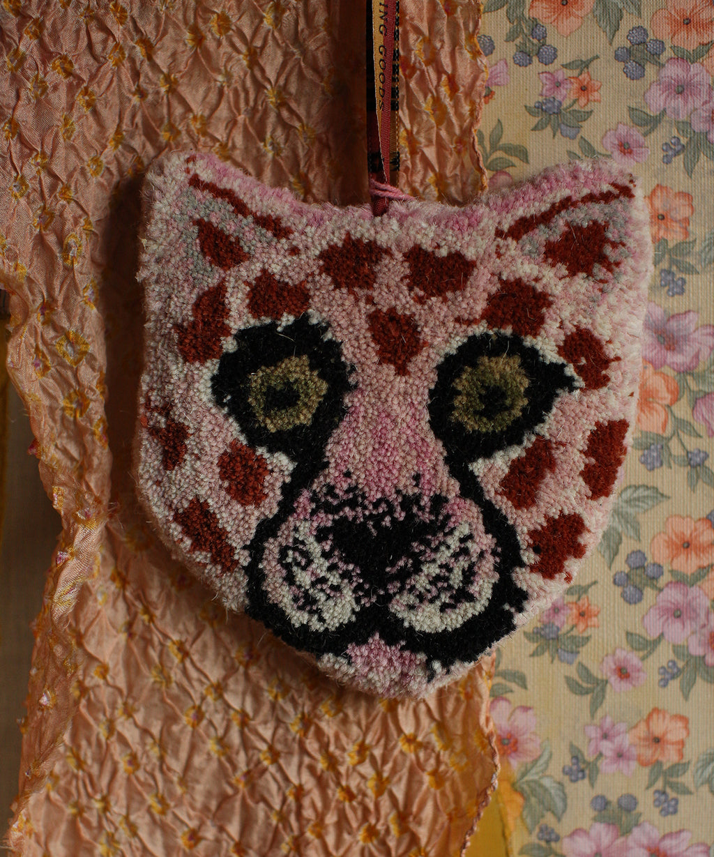 Pinky Leopard Gift Hanger