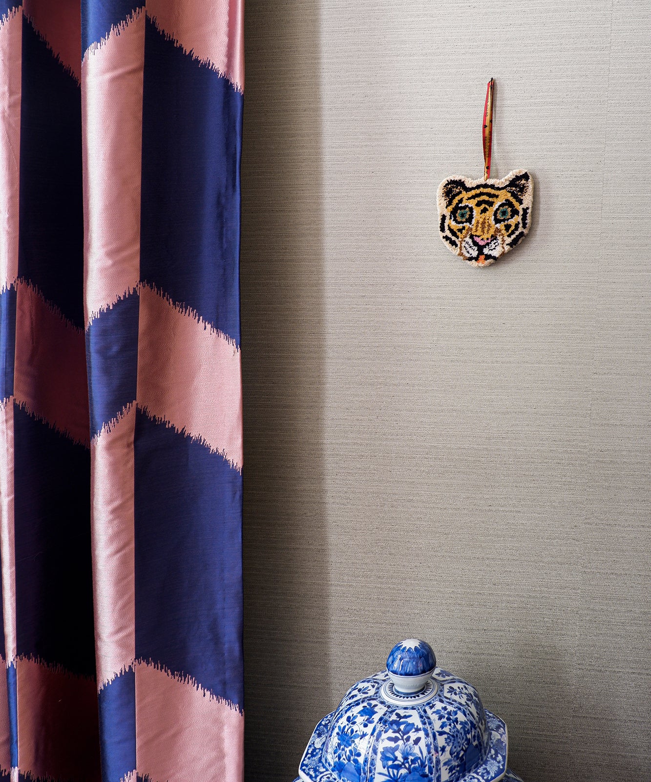 Cloudy Tiger Gift Hanger