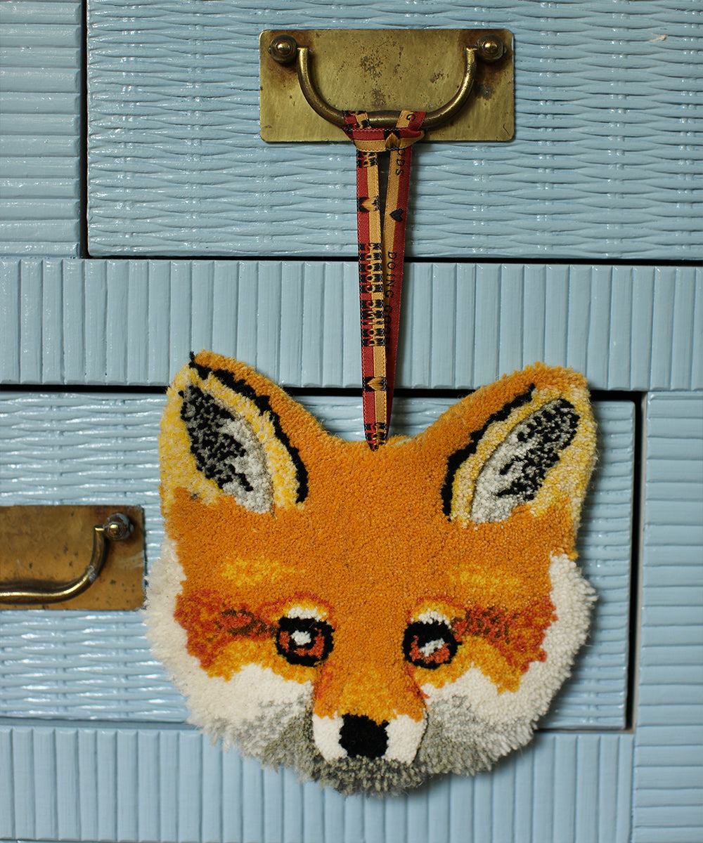 Freddy Fox Gift Hanger