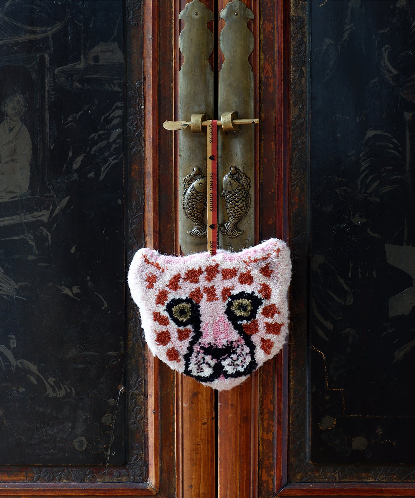 Pinky Leopard Gift Hanger